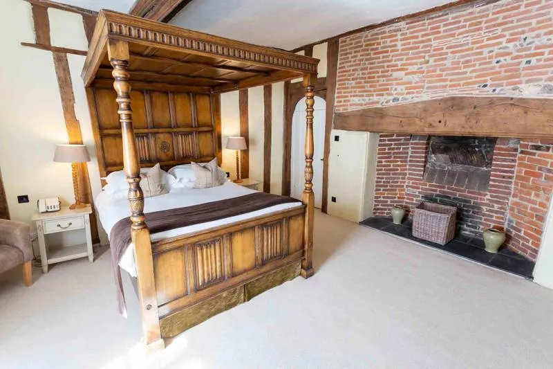 Four Poster